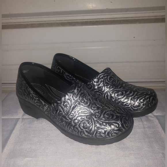 Size 12 Easy Street Works Laurie Silver Clog Work shoes womens slip resistant - Picture 2 of 9
